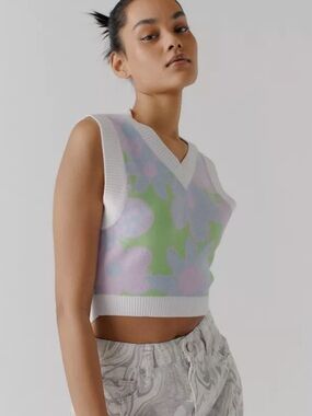 Urban Outfitters Randi Cropped Sweater Vest Size S Purple Green Floral Print